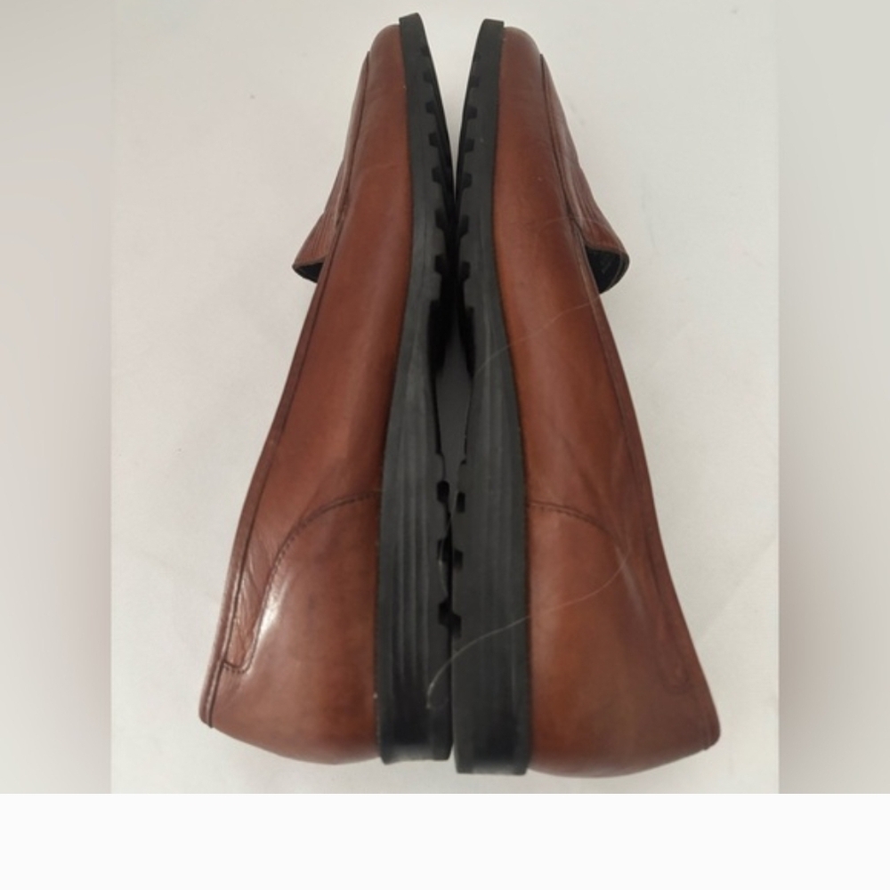 🤎 It's Giving Carolyn ~ Cognac Leather Loafers - Picture 9 of 11